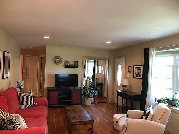 4th image of 2808 Mary St