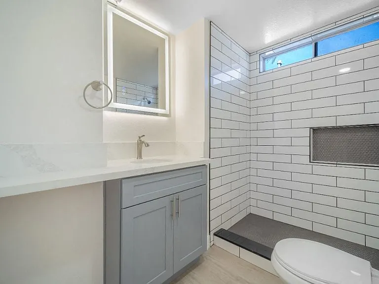 Hamilton Courtyard Apartments — Photo 12