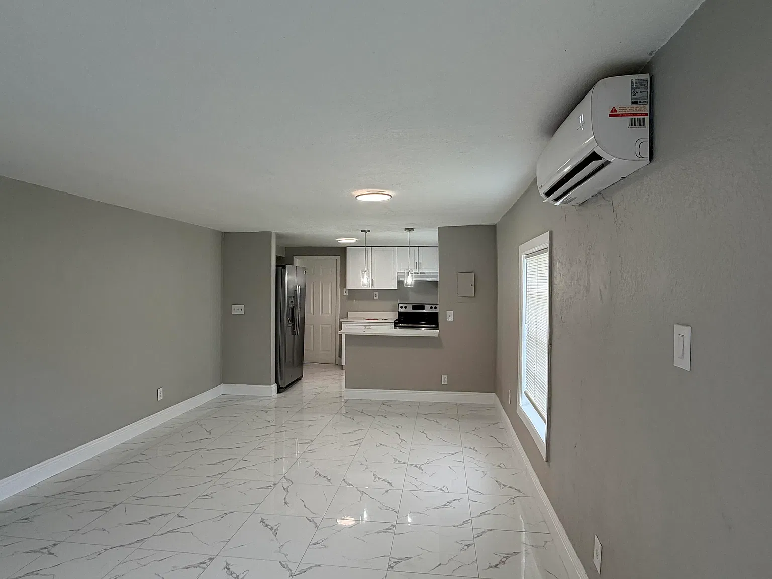3 bed, 1.0 bath, 956 sqft, $2,300 — Photo 1