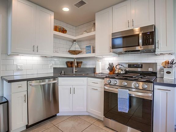 4th image of 819 Ostend Ct