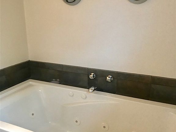 3rd image of 404 N Meadow Dr