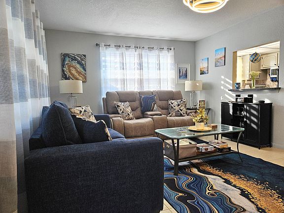 3rd image of 417 Windsor R