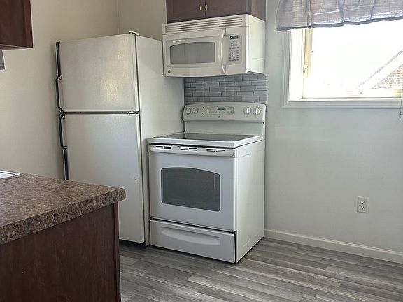 3rd image of 200 W Lincoln Ave APT 3