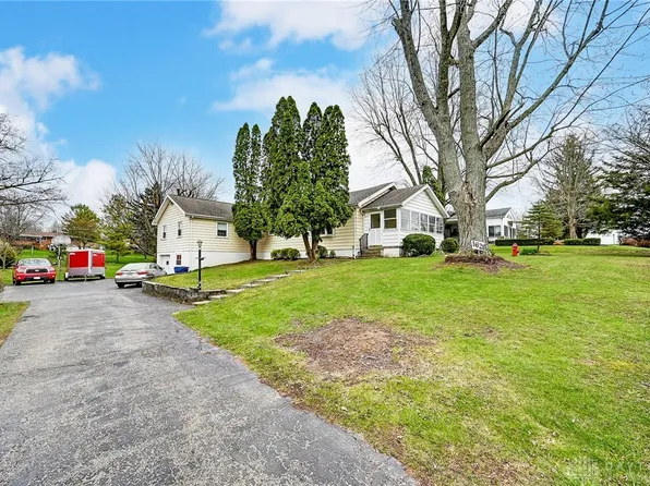 1628 Uplands Dr, Springfield, OH 45506