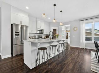 92 S Fireside Cres, Cochrane, AB T4C2L5