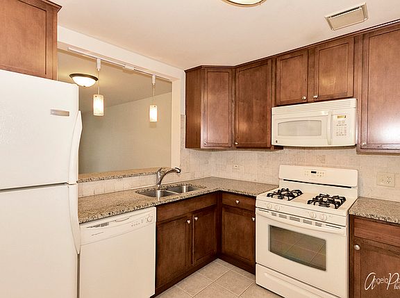 3rd image of 1270 N Sterling Ave APT 216
