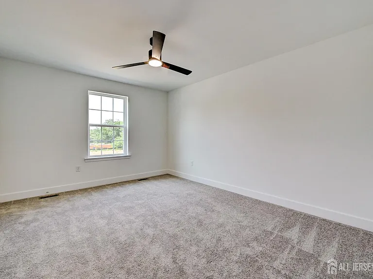 13 Griffin Ln — Photo 37
