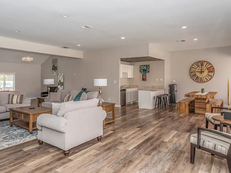 Aqua Apartments — Photo 7