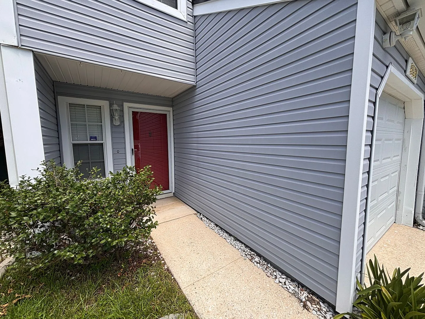 2BR/2.5BA Townhome with In-Unit Laundry, Fenced Backyard, Garage, & Fireplace! Move-In Ready! Pri... — Photo 2