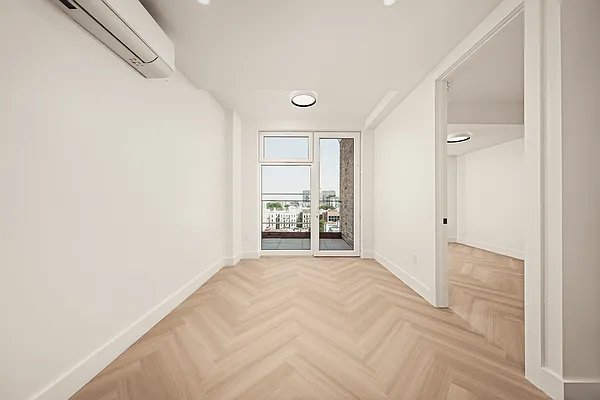 Living room, photo 2
