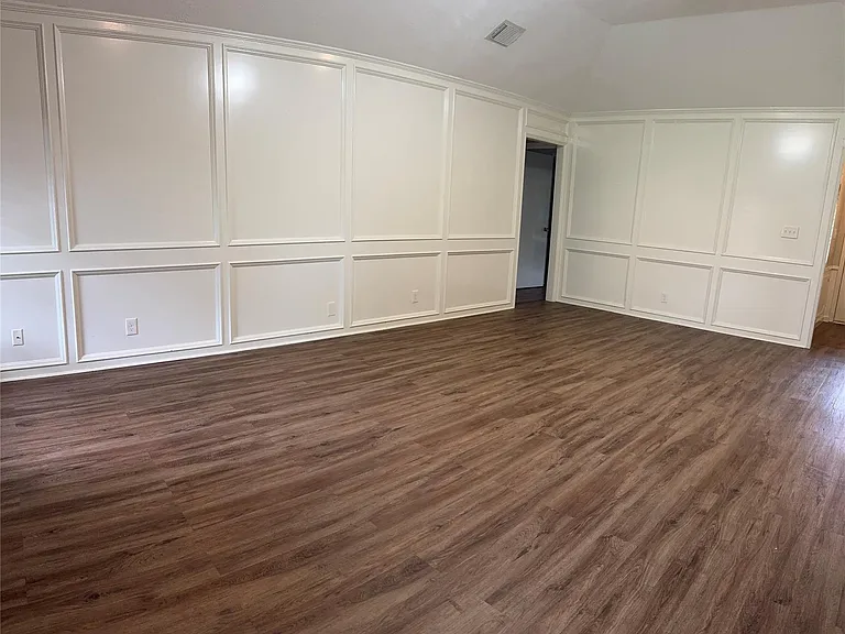 109 Mistletoe St — Photo 2