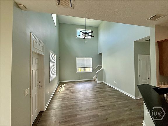 4th image of 674 Bristol Way