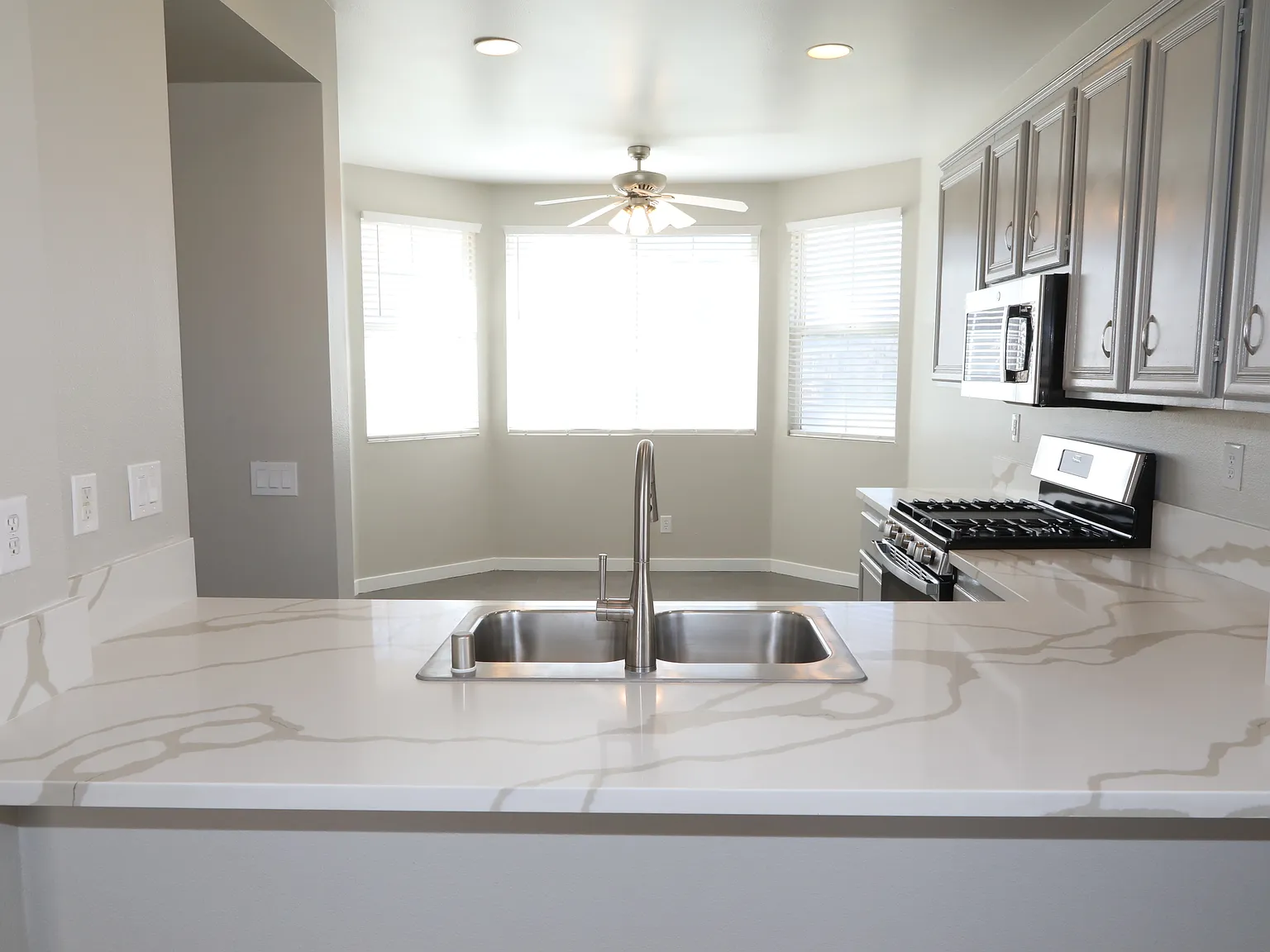 3 bed, 1590 sqft, $2,795 — Photo 3