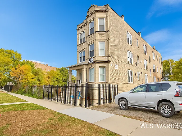 1141 S Francisco Ave #3B — Photo 2