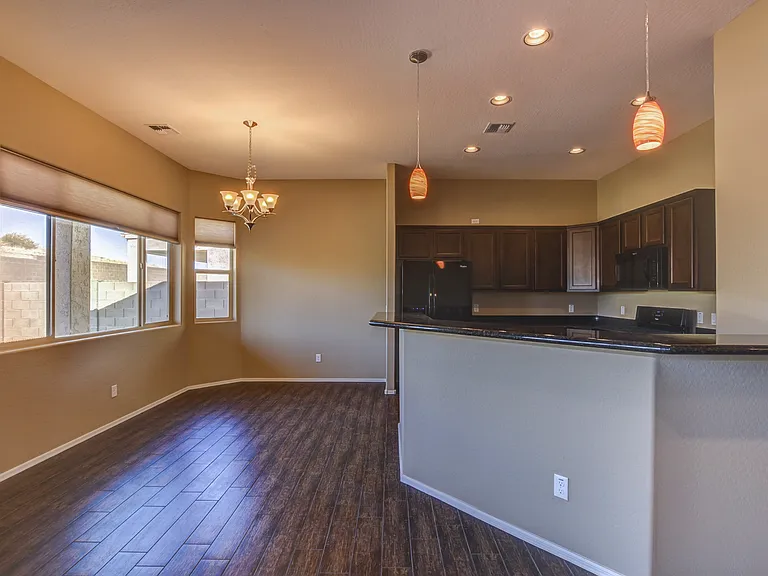 4844 N Salem Pl — Photo 8