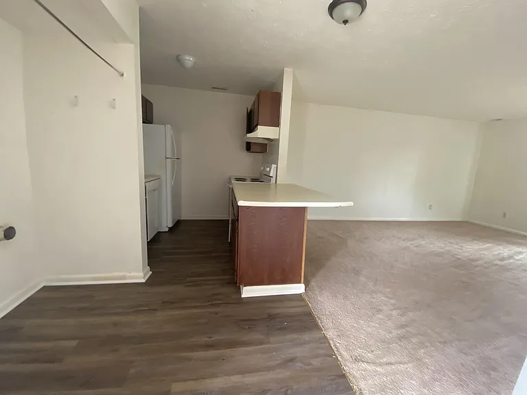 1122 Southwood Dr #3 — Photo 6