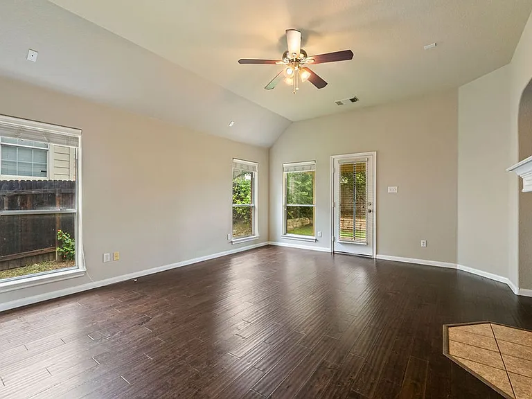 2217 Westfalian Trl — Photo 15
