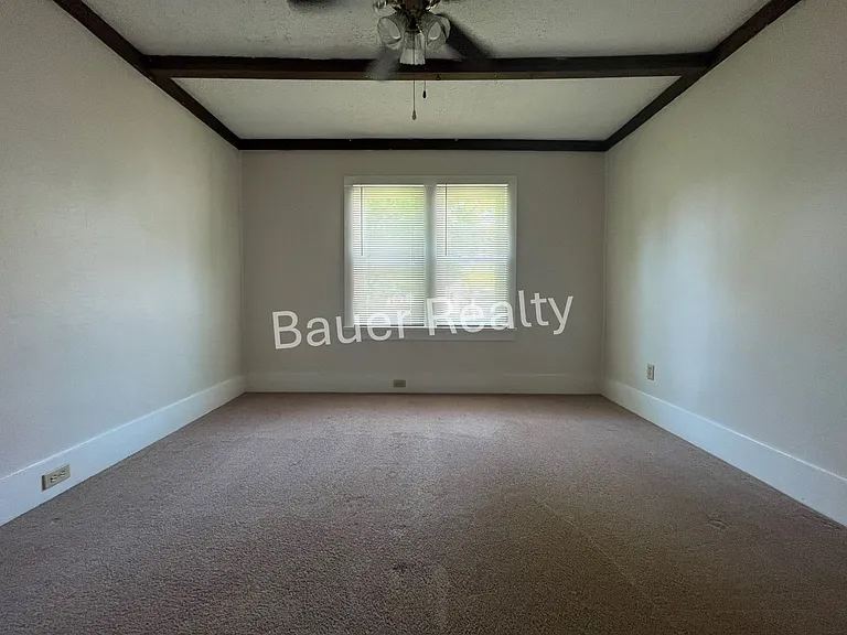 728 W 10th St — Photo 15