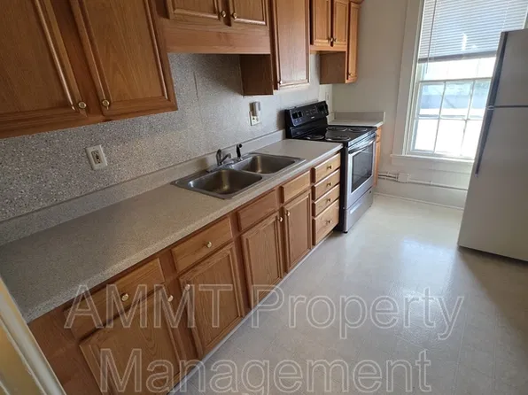 860 10th St #2, Marion, IA 52302