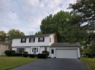 23 Fawn Ridge Rd, Henrietta, NY 14467