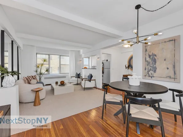 400 East 52nd Street image 3 of 10