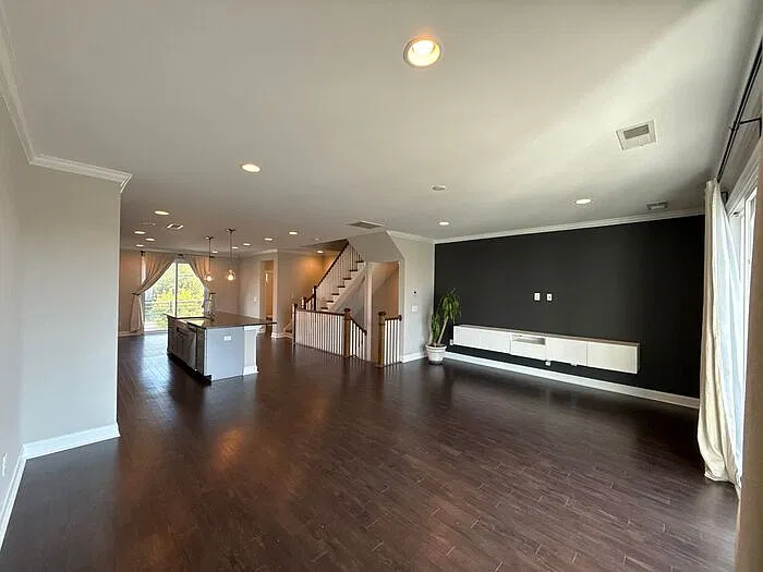 3 bed, 3.5 bath, 2338 sqft, $2,645 — Photo 4