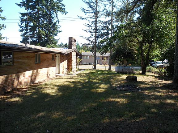 2nd image of 555 Fir St
