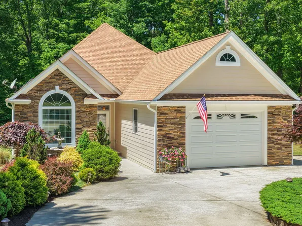 179 Occoneechee Dr, Clarksville, VA 23927