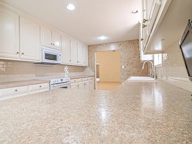 3527 Boyd Ave — Photo 6