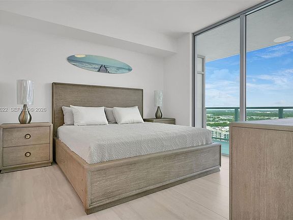 4th image of 2411 Laguna Cir #1610