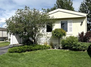 99 Arbour Lake Rd NW #221, Calgary, AB T3G 4E4