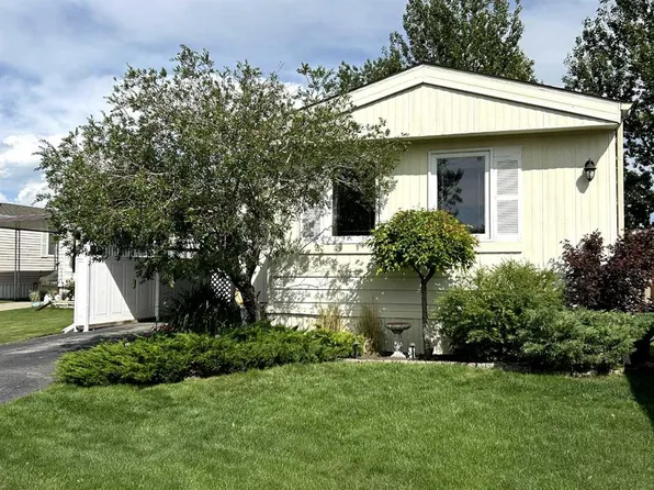 99 Arbour Lake Rd NW #221, Calgary, AB T3G 4E4