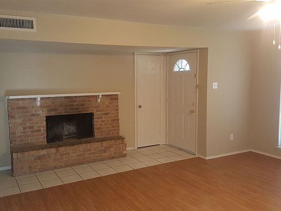 Pic 2Bluebonnet Trail - Living Room (3)