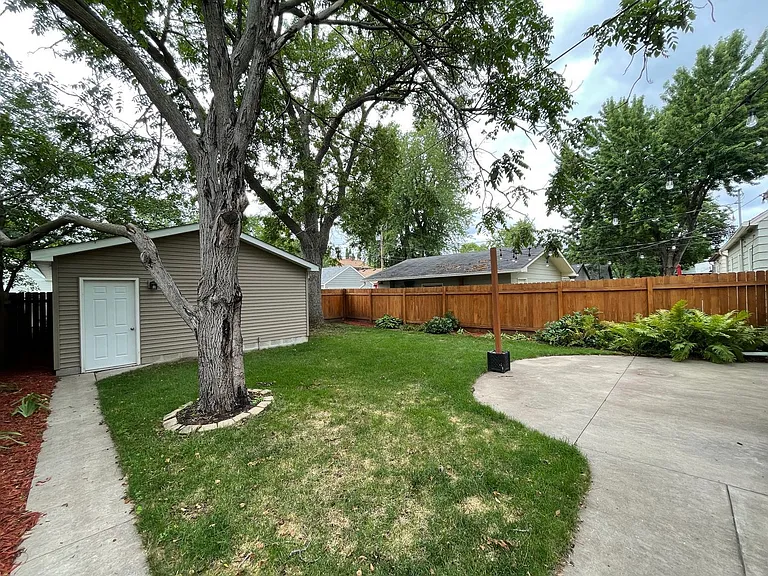 3120 Jersey Ave S — Photo 32