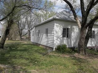 214 Watermelon Rd, Thayer, KS 66776