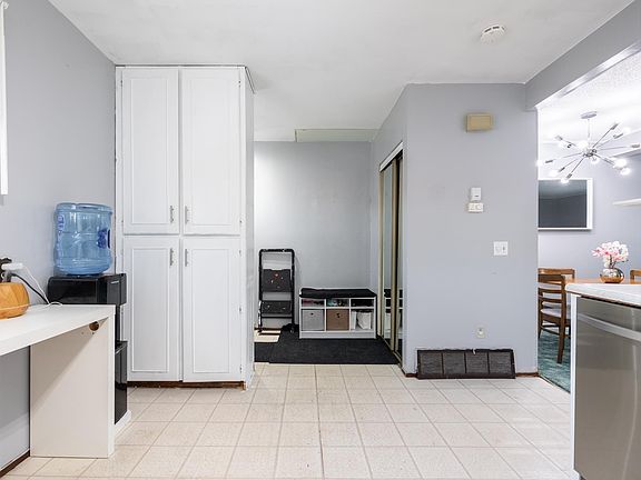 4th image of 1346 Lakewood Rd W