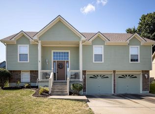 804 Coachman Dr, Pleasant Hill, MO 64080