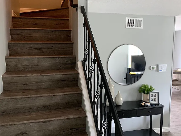 770 Hartford Ln — Photo 3