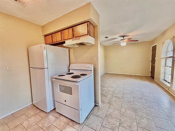 4th image of 3021 Sycamore Ave #13