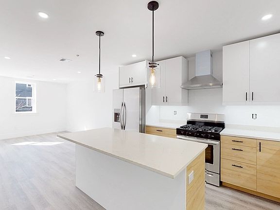 2nd image of 304 Sumner St Floor 2