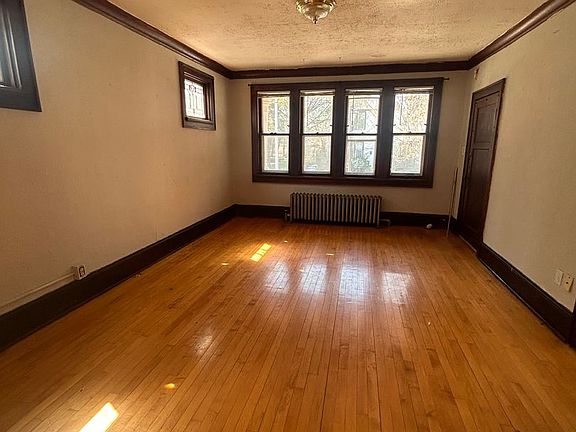 2nd image of 1650-52 N Arlington Pl #A