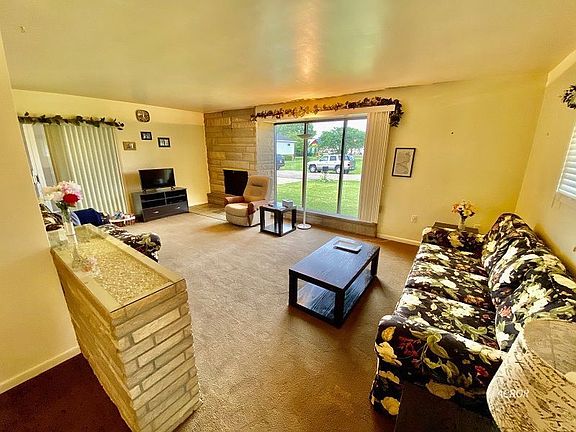 4th image of 15 Kindlewood Dr