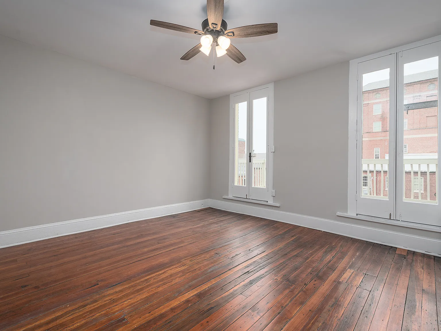 3 bed, 1100 sqft, $1,995 — Photo 2