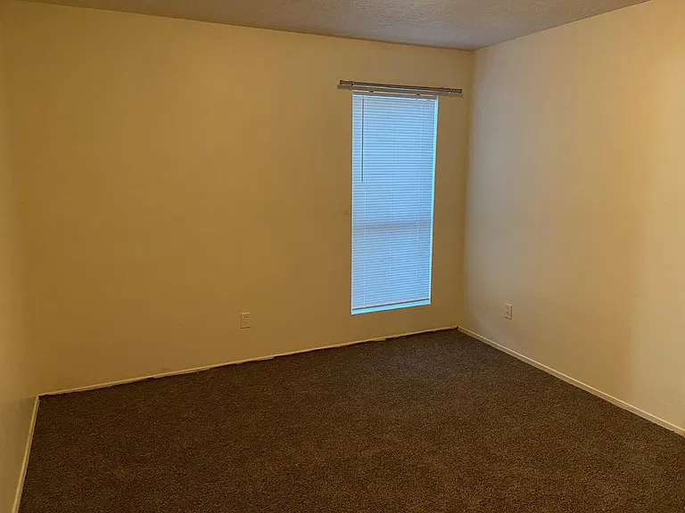 7506 Pennsylvania Ln NE #B — Photo 7