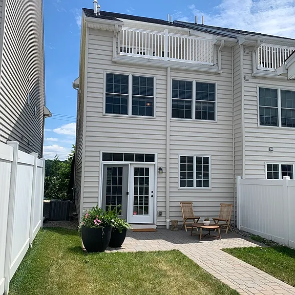 607 W Mulberry St — Photo 14