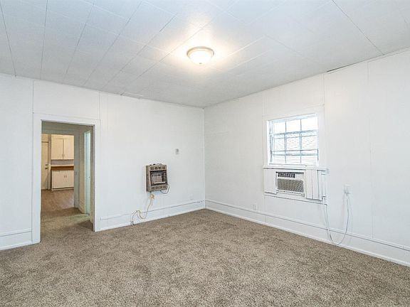 4th image of 501 Main St