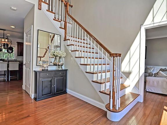 2nd image of 14 Canterberry Ln