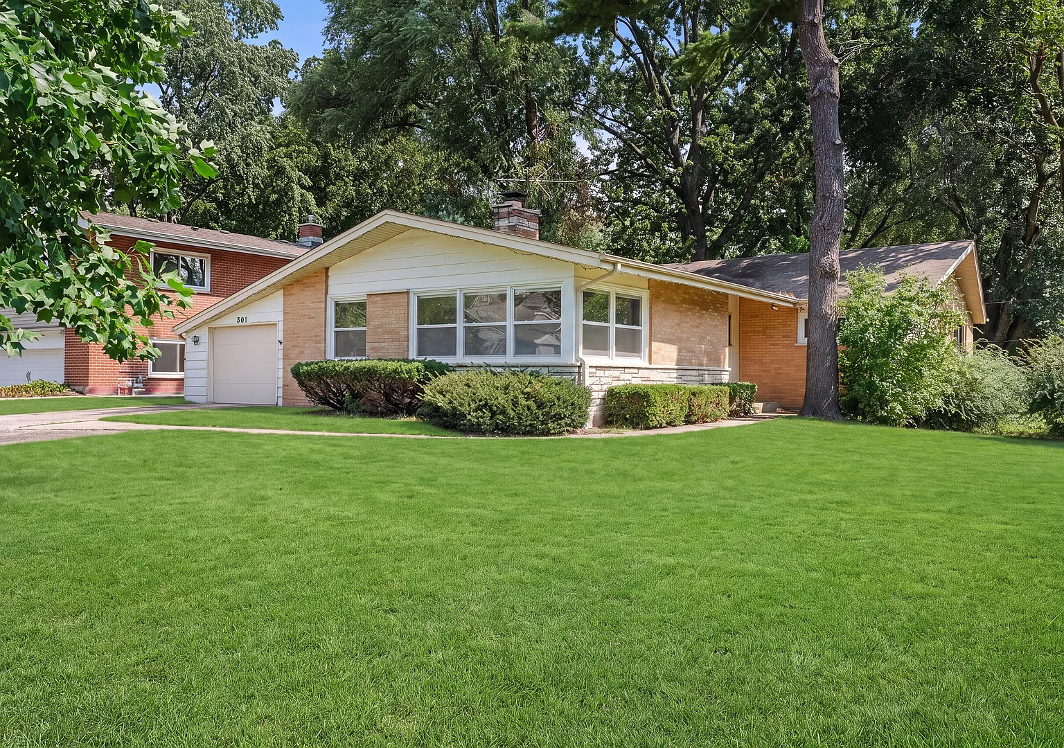 4 bed, 1.5 bath, 1622 sqft, $2,950 — Photo 2