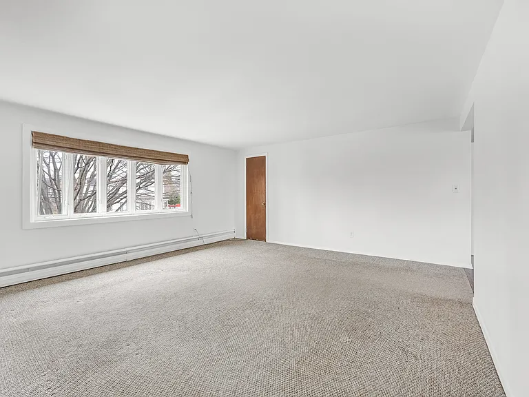 38 Washington Ave — Photo 16