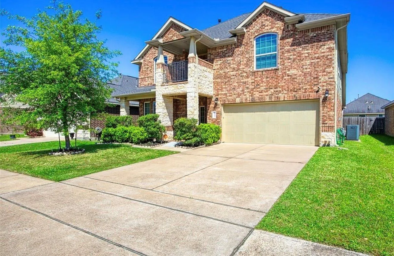 5 bed, 3.5 bath, 2842 sqft, $3,200 — Photo 3